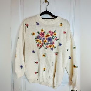 Floral embroidered vintage spring sweater - Sise: Medium - Color: White